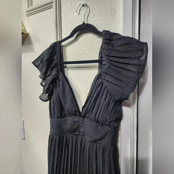Lulu's Black Pleated Flutter Sleeve Backless Maxi Dress Wedding Party Guest NWT - Picture 9 of 14